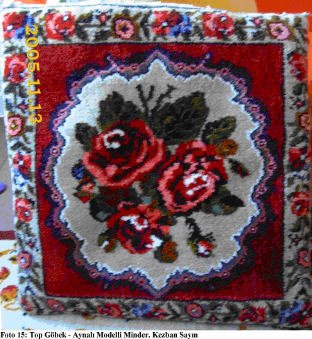Pembe çiçekli halı